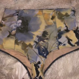 EUC Kortni Jeane Watercolor bottoms Size L